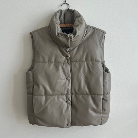 🏷️ SOLD • ZARA • Faux Leather Puffer Vest in Gray Marl • Medium - Picture 4 of 13